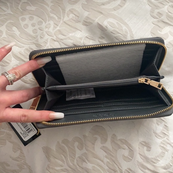 NWT Bebe wallet Gray ostrich - Picture 6 of 8